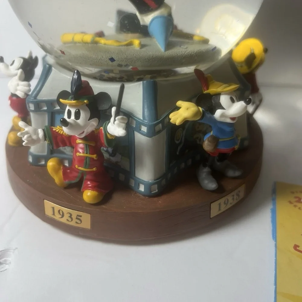 Disney 2000‎ Mickey Mouse Millennium Musical Water Globe As Time Goes By w/Box